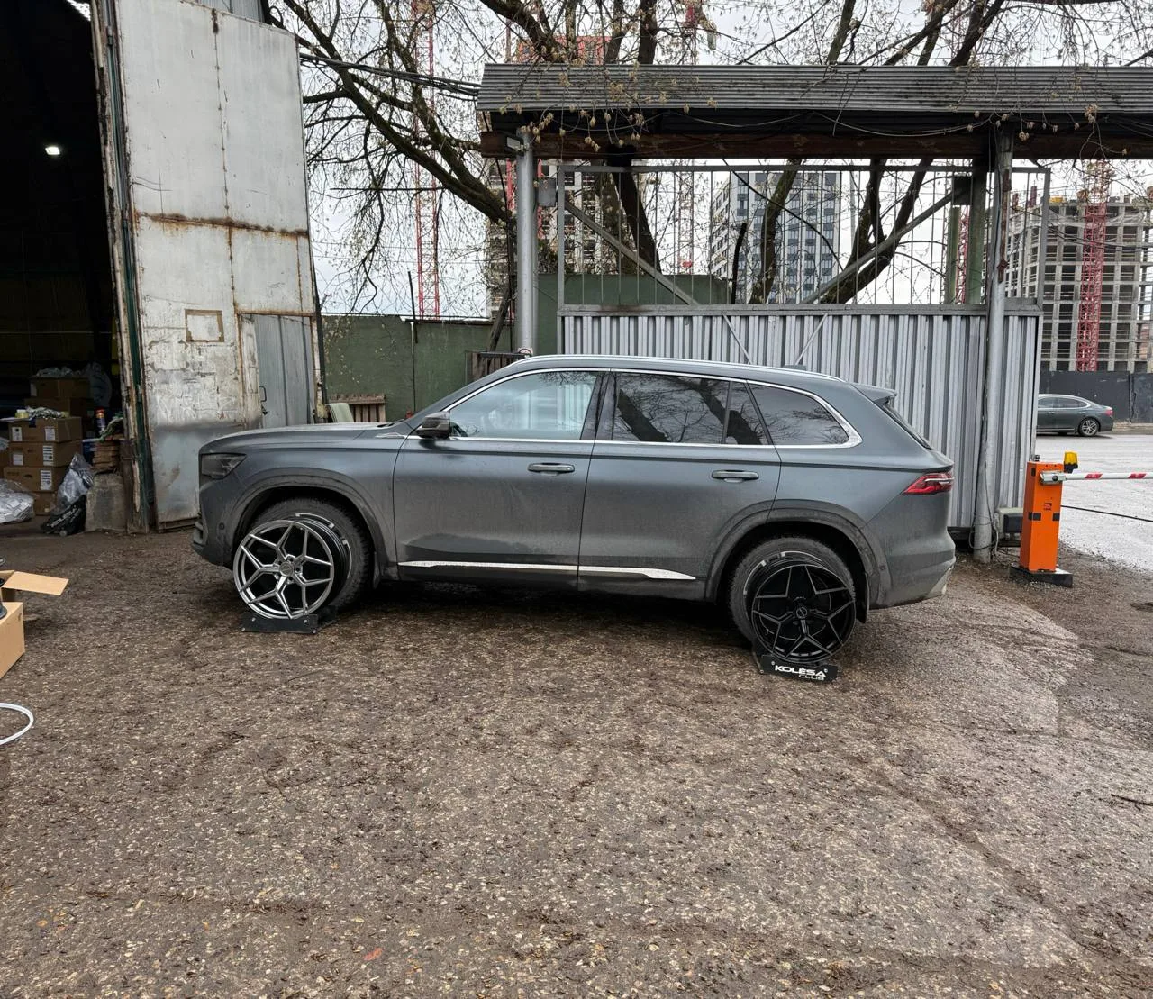 Geely Monjaro на примерке дисков в 20-ом диаметре🔥