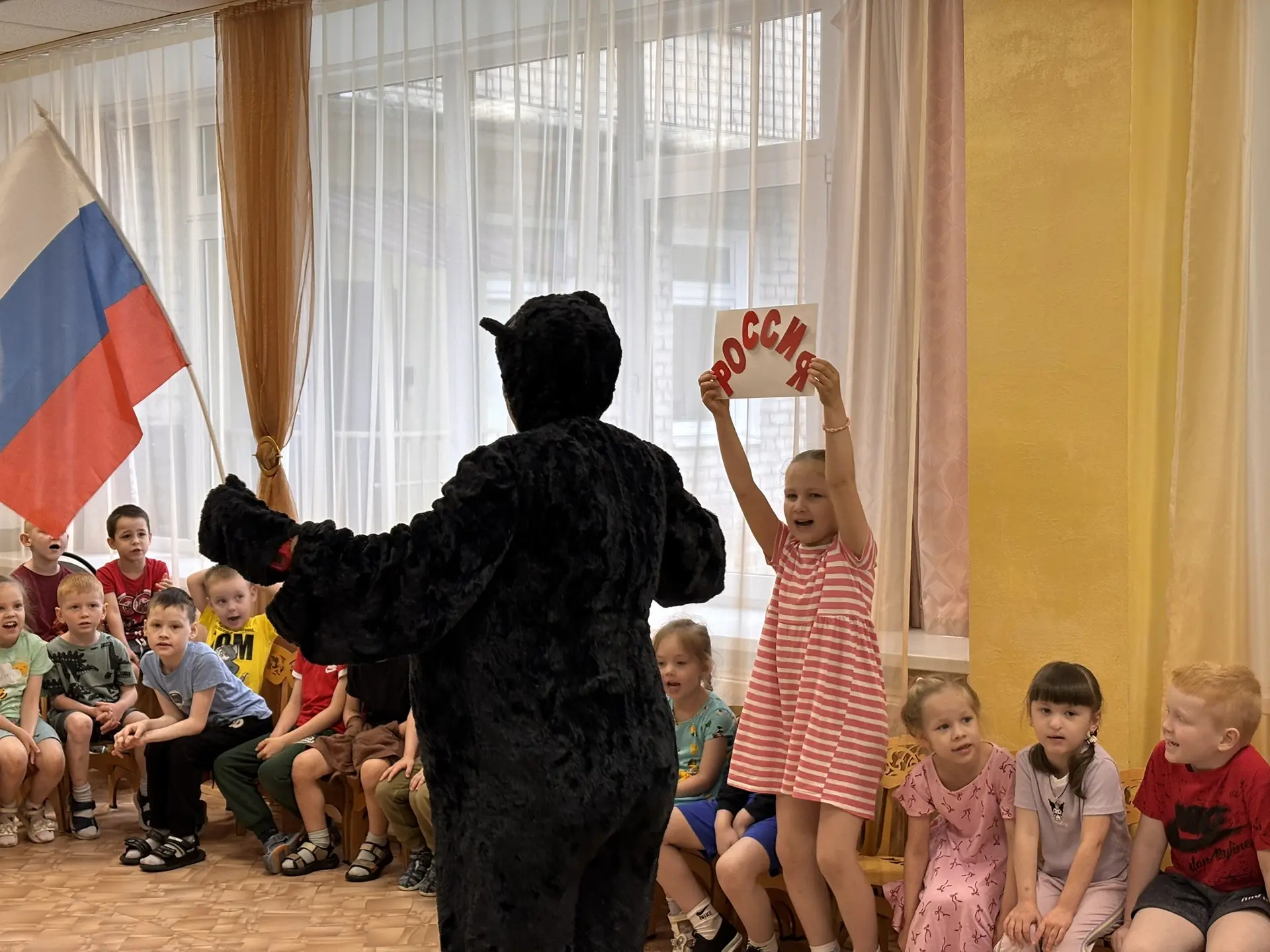 🇷🇺 В честь Дня России в нашем детском саду прошёл увлекательный квест по станциям!

Ребята выполня