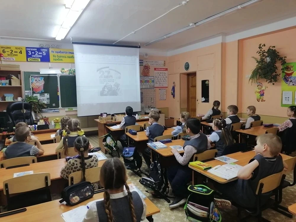 В ТО "Паперкрафт" проведены тематические беседы "Защитники Блокадного Ленинграда". Ребя...