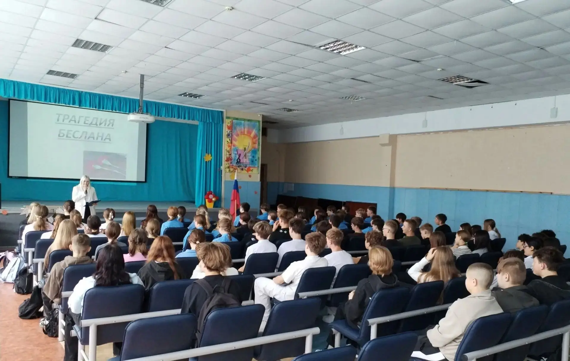 Заведующая СДК Рязанцы Екатерина Сергеевна Стригулина провела тематическую беседу «Мир ...