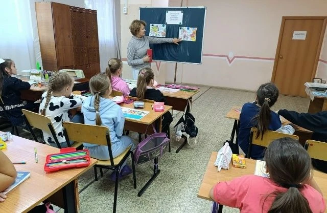 В Школе искусств прошла беседа с обучающимися на тему "Виды пешеходных переходов".