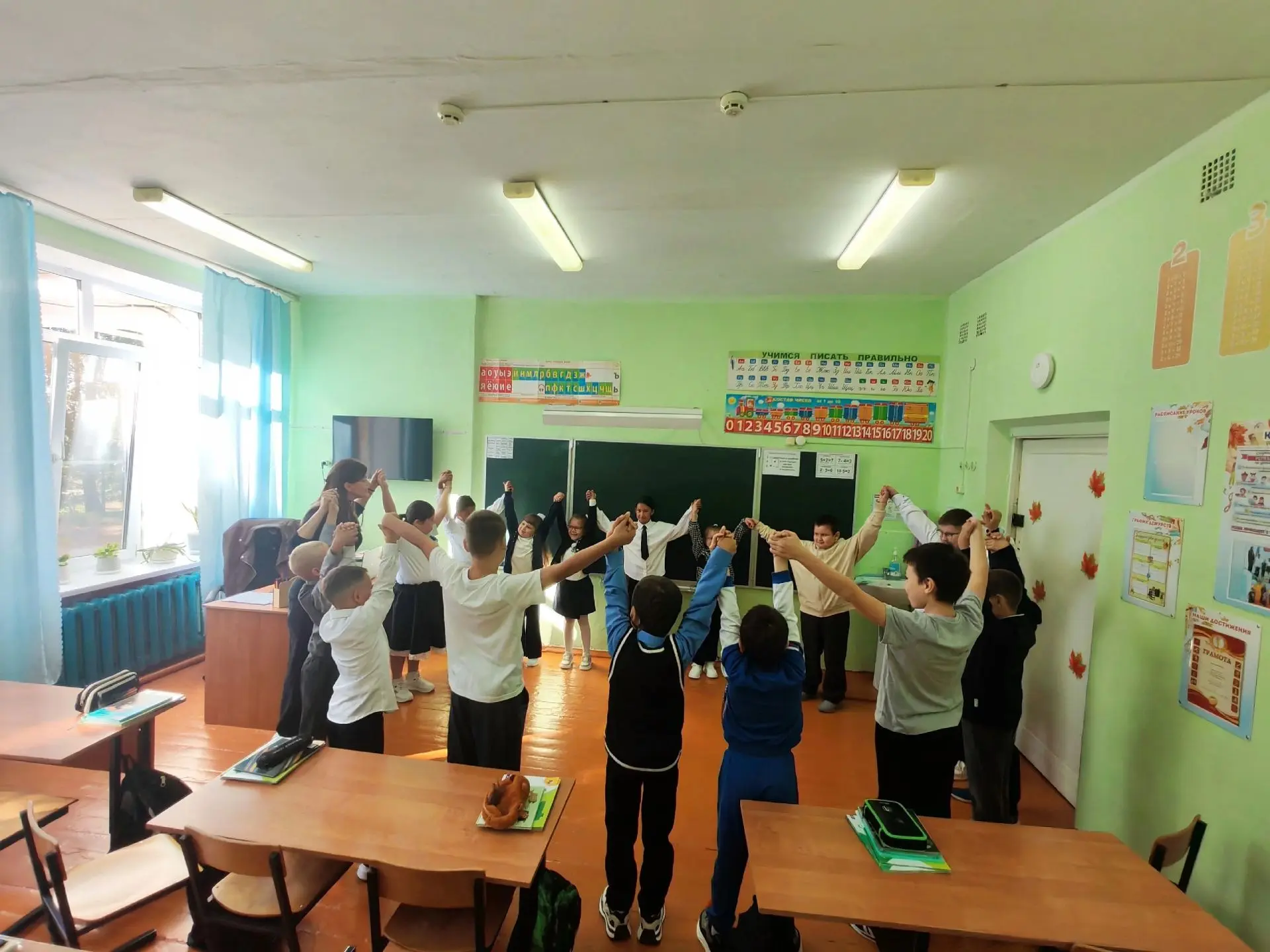 Учитель начальных классов Новикова В.В. провела для ребят Тренинговое занятие «Пойми се...