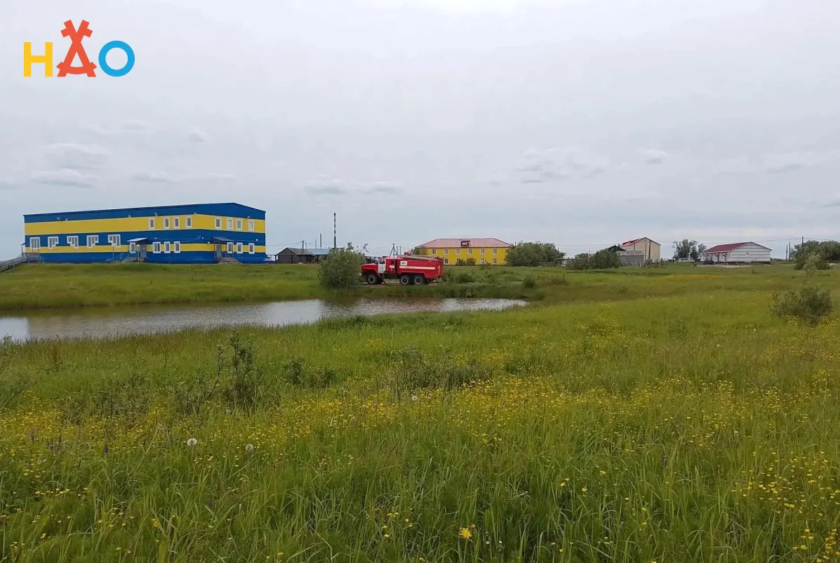​В селе Оксино усилена пожарная безопасность: на боевое дежурство заступила пожарная автомашина

П