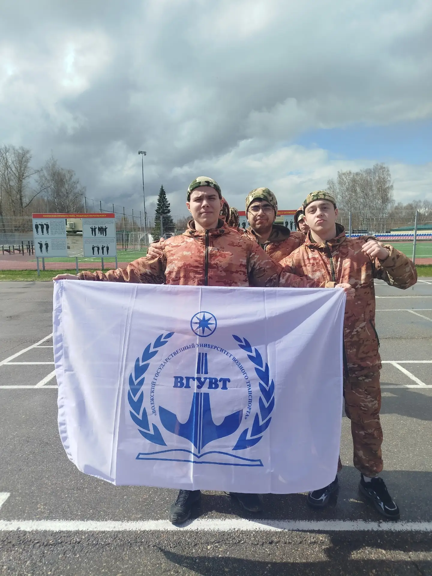 «ФЛАГМАН» В ДЕЛЕ: СТУДЕНТЫ ВОЛЖСКОГО УНИВЕРСИТЕТА ПОКАЗАЛИ КЛАСС НА «МОЛОДЫХ ПАТРИОТАХ»  Студенты Во