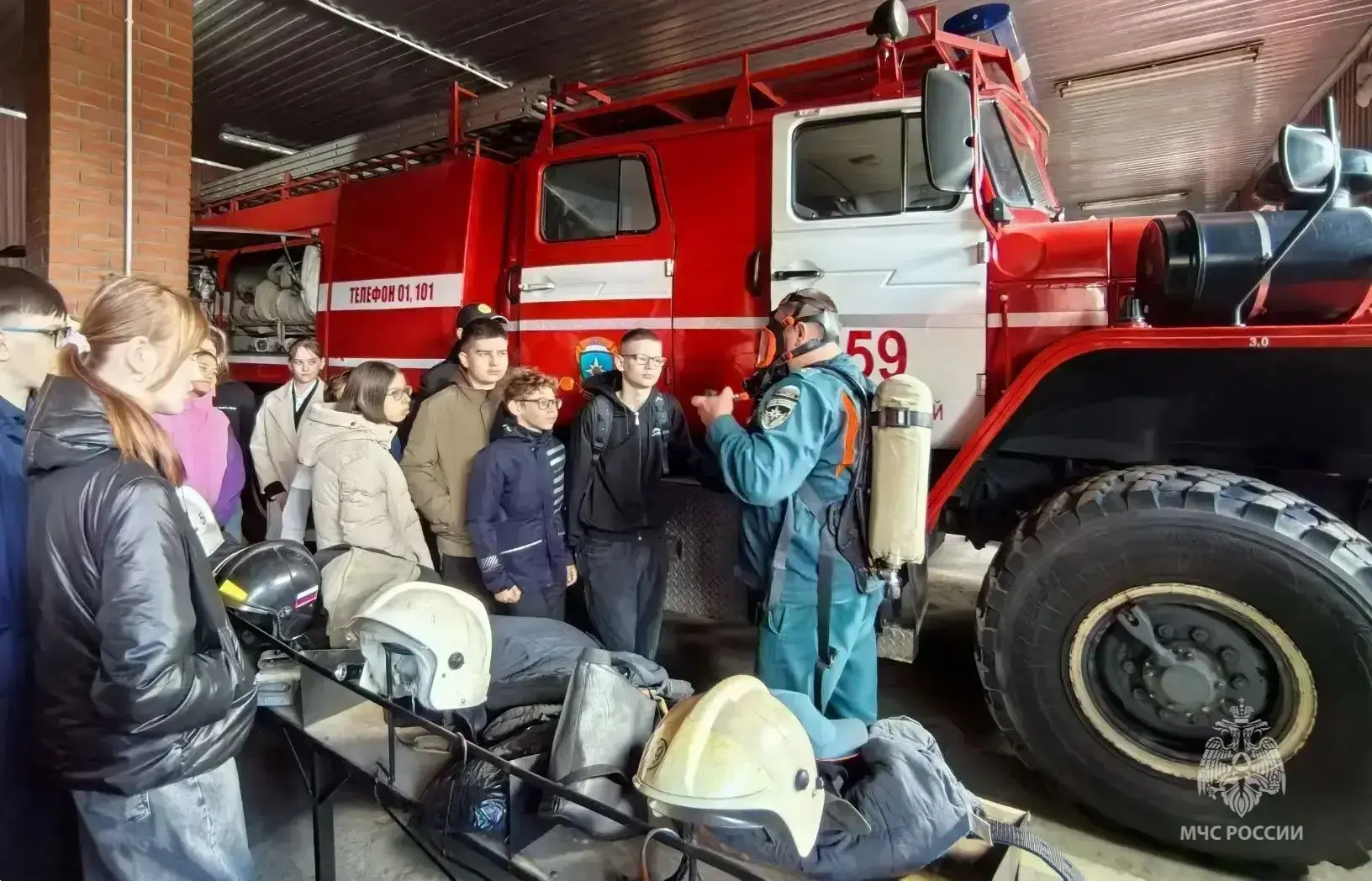 Познавательная экскурсия в пожарно-спасательную часть  🚒🔥Для шестиклассников школы № 3 города Артёмо