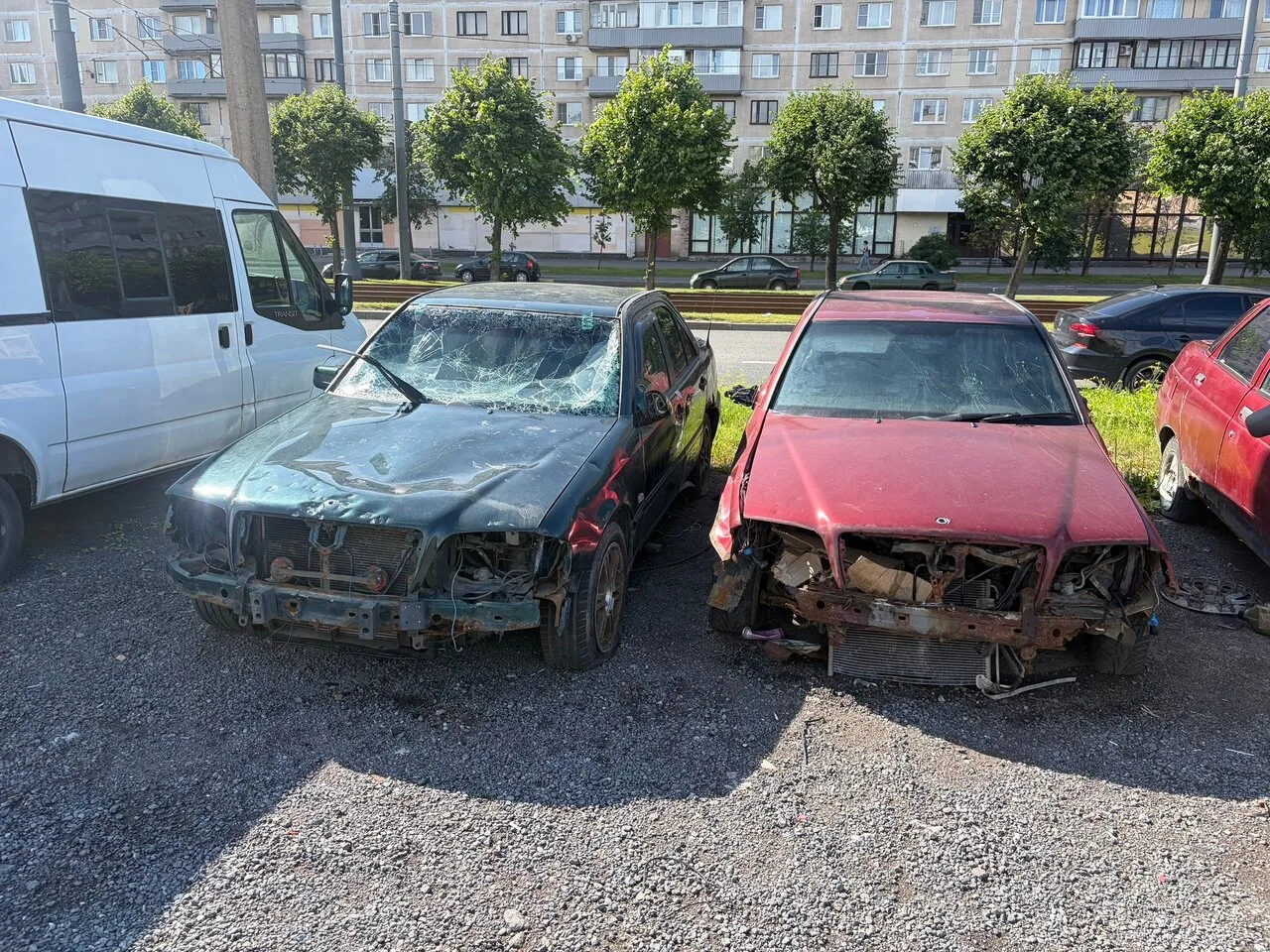 В продажу отправляются 2шт 202 мерса
Комплектация конструктор: собери из двух один, брал себе, но по
