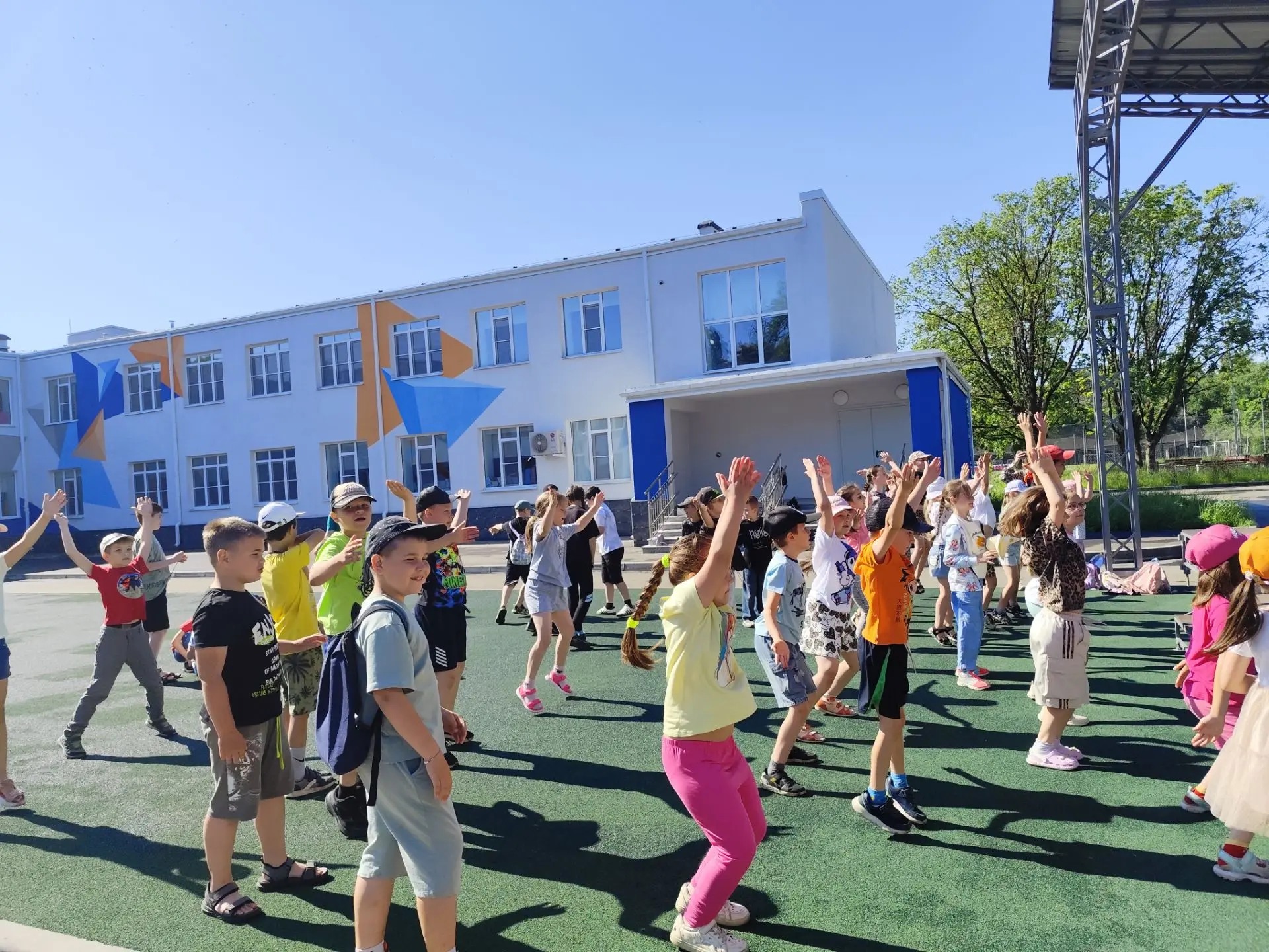 💫12 дней в "Непоседах": Энергия, Безопасность и Веселье!

Утро началось с бодрой зарядки от наших з