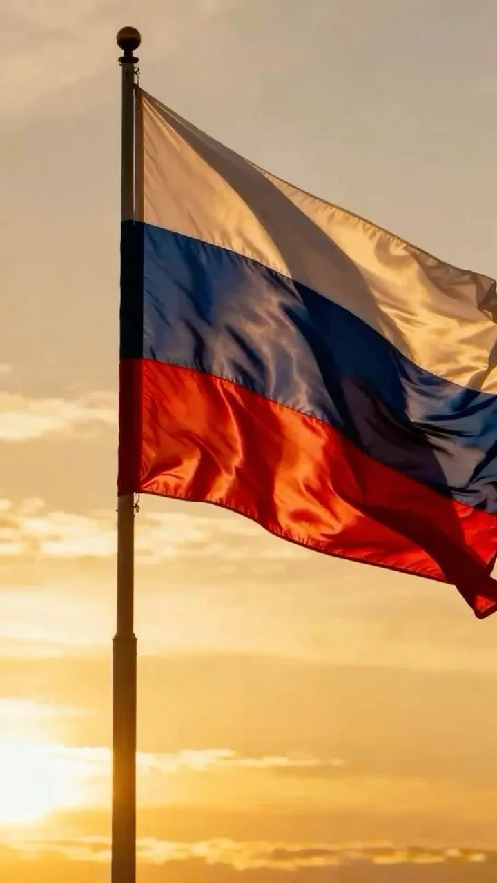 Дорогие наши! 

Поздравляем вас с Днём России - праздником нашей общей Родины, земли, которую Господ