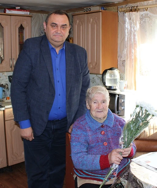 🎉 Сегодня свой 96‑й день рождения отмечает жительница р.п.Демянск Бобруева Раиса Васил...