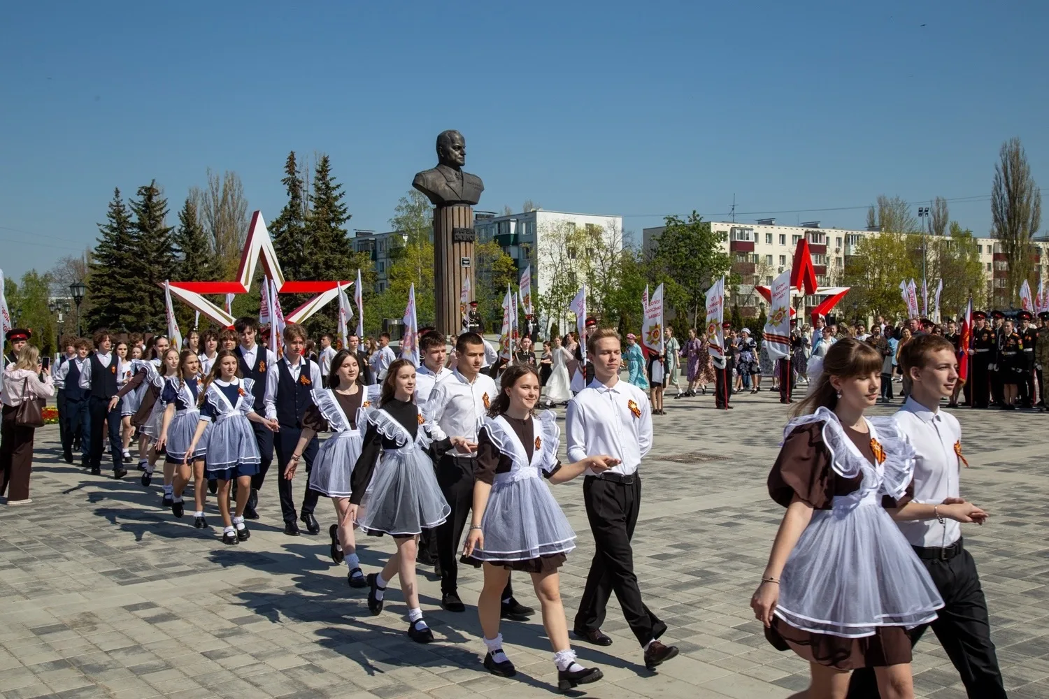 ПАМЯТЬ ХРАНИТ ИМЕНА🕊️  Сегодня знаменательная дата - ровно 15 лет назад Старому Осколу было присвоен