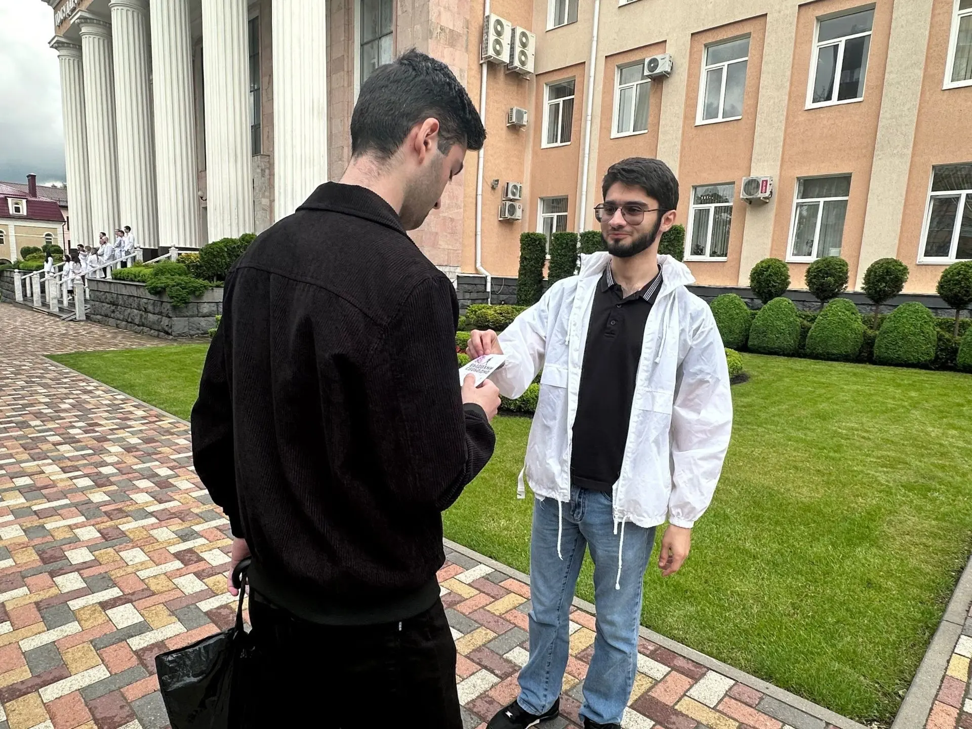 Добровольцы СтГМУ провели акцию «Скажи «НЕТ» табакокурению!»