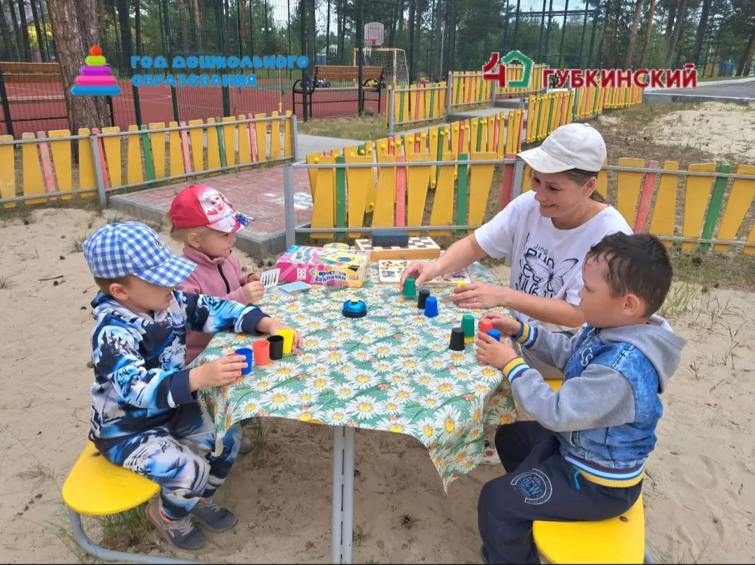 ☀️Солнце, свежий воздух и приятная компания - очередные настольные игры с нашими воспит...