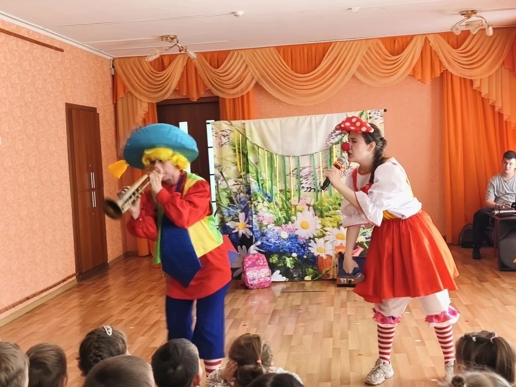 Праздничное театрализованное представление ко Дню защиты детей показали артисты астраханского детско