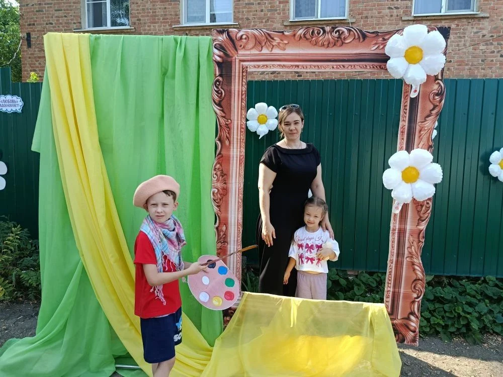 🌼«СЕМЕЙНОЕ СЧАСТЬЕ» — ШЕДЕВР, СОЗДАННЫЙ НАШИМИ АКТИВИСТАМИ! 🖼💛 
 
Сегодня наш сад превратился в н