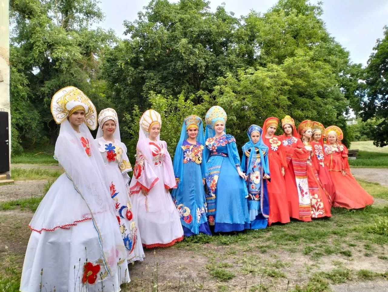 🧵 Образцовый театр костюма «Ариадна» — яркий участник «Казачьего Майдана»

В сельском поселении Куб