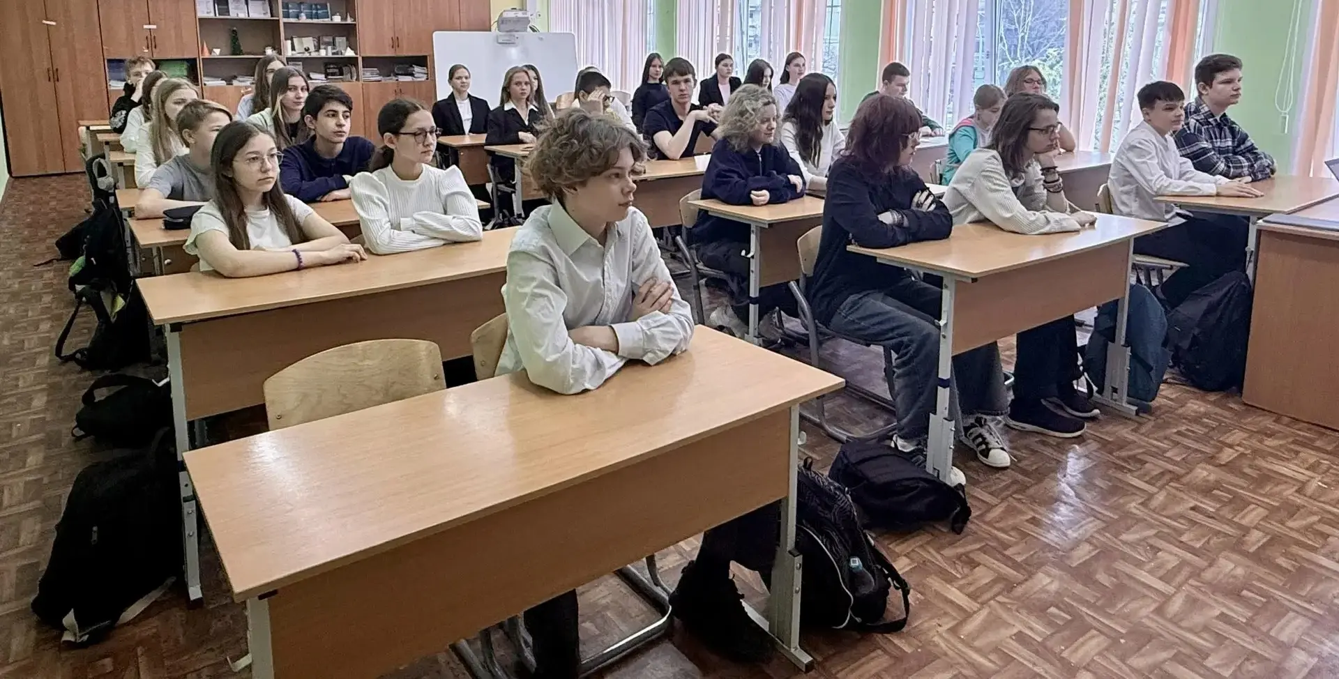🇷🇺 Сегодня в наших 5-8 классах состоялись Уроки мужества, посвященные лауреатам Всероссийской общест