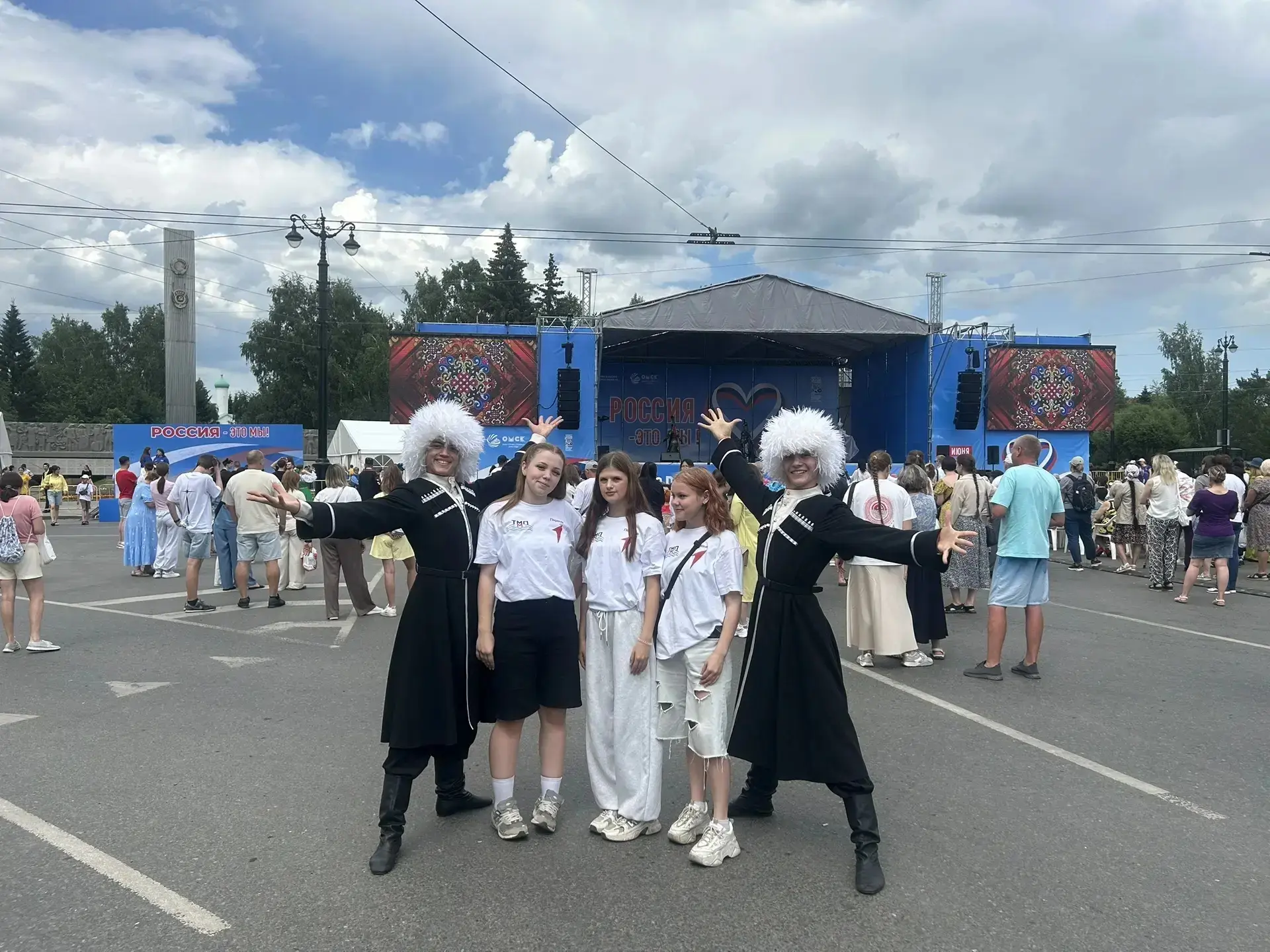 🇷🇺 Как мы отметили День России!

Наш город наполнился музыкой, танцами и яркими костюмами — сегодн