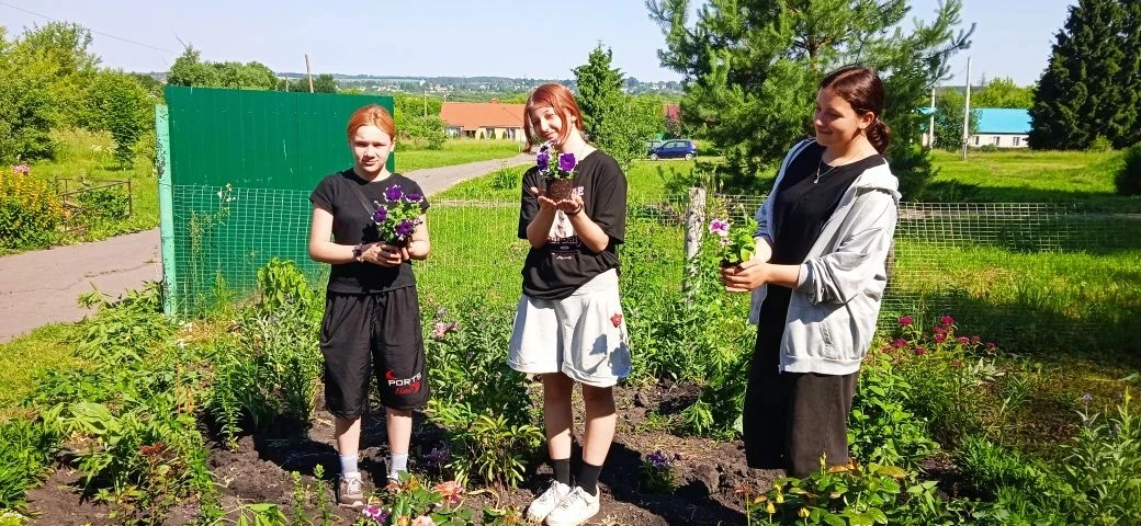 ЛЕТНЯЯ ТРУДОВАЯ ПРАКТИКА🧹🍒🍅🥬🧅

🧹🧺У обучающихся МБОУ КР Вожовской СОШ  с 8 июня 2026 года нача