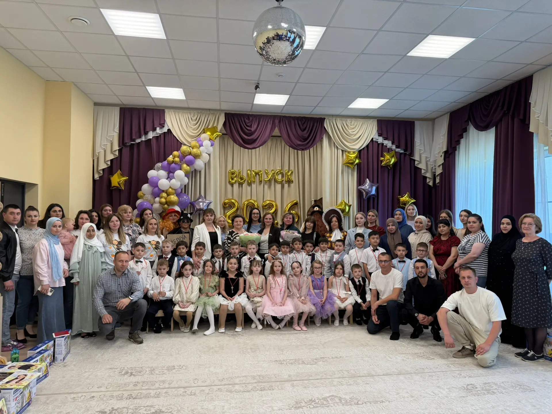 Сегодня стены дошкольного отделения "Чебурашка" наполнились атмосферой праздника – мы провожали наши