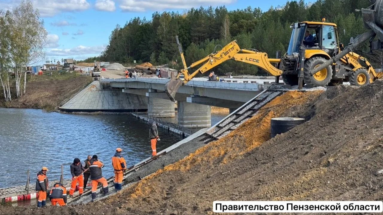 ​🫱 Мост через пруд Озерный в Камешкирском районе почти готов