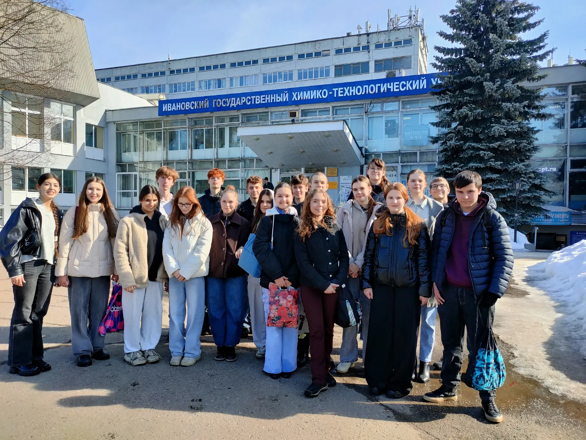 🎓Первые, но уверенные шаги в науку  ☝️Учащиеся 9 классов в рамках профориентационной работы и подгот