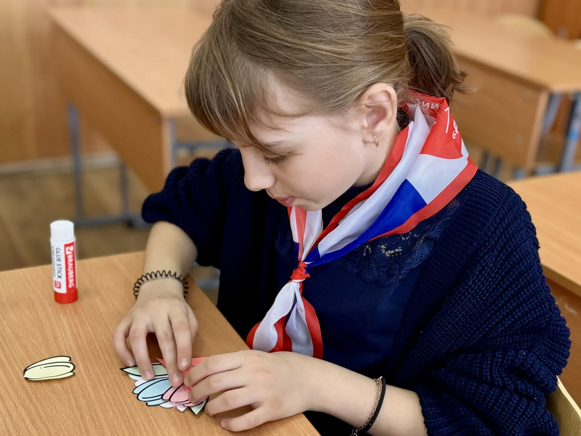 🌸✂️В преддверии Международного женского дня активные учащиеся 5-х классов приняли участие в мастер-к