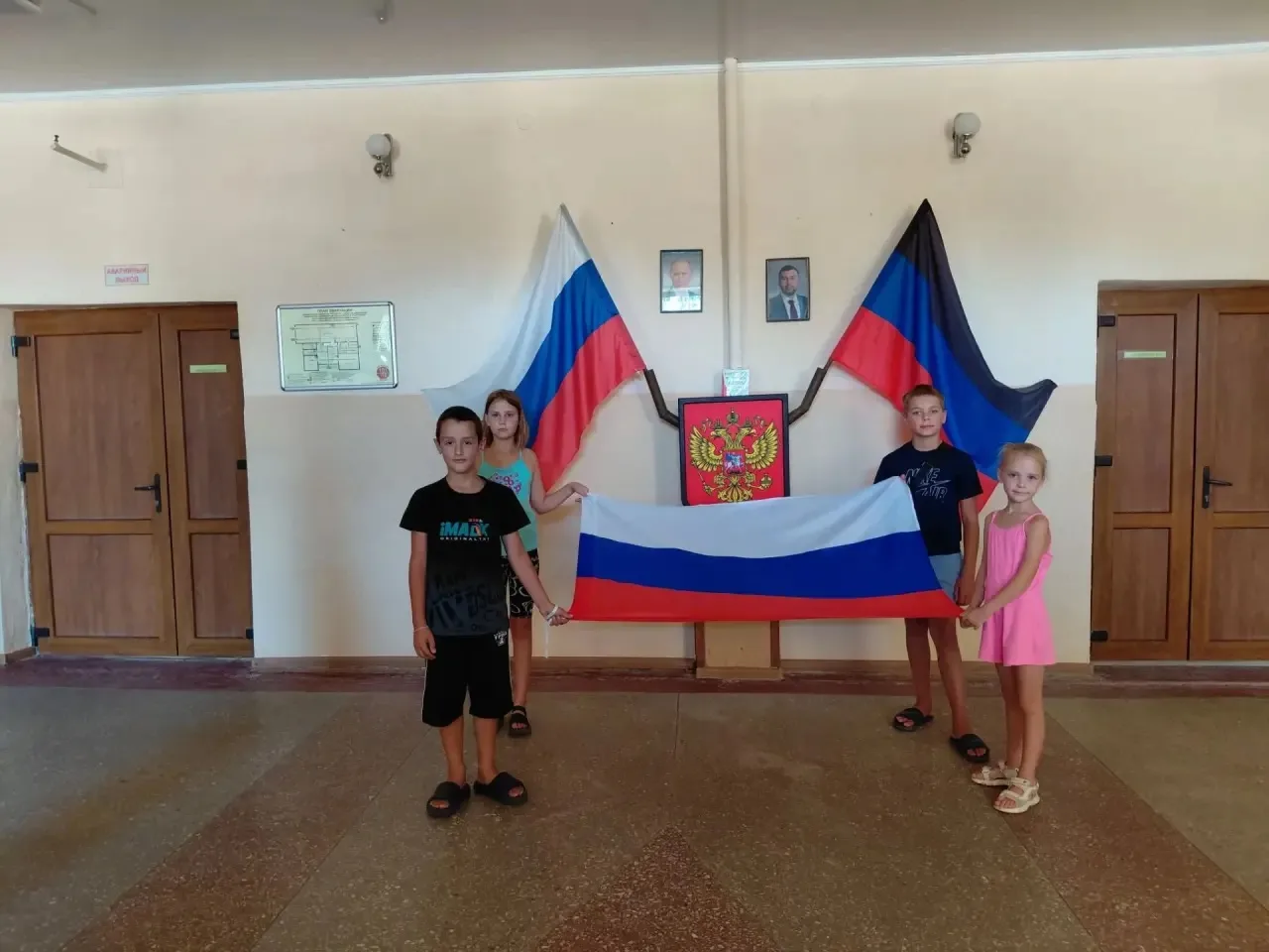 В МБУ «Павлопольский СДК» состоялось мероприятие «Великий символ нашей страны», приуроч...