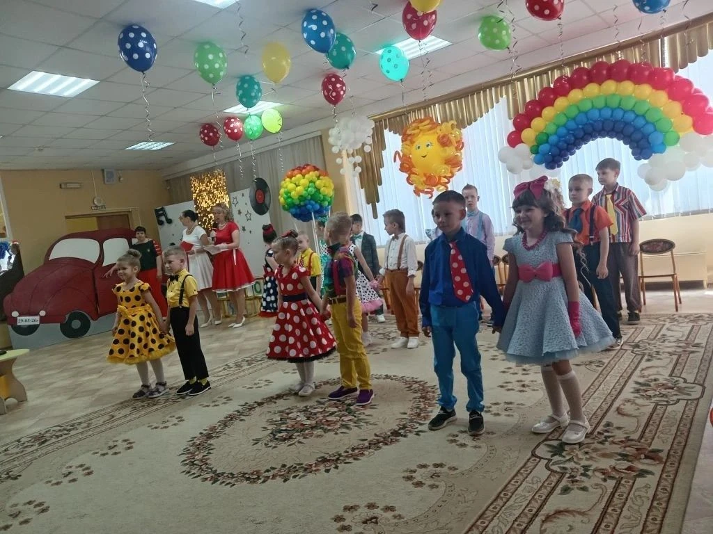 В подготовительных группах нашего детского сада прошли выпускные балы. Праздники состоялись в тёплой