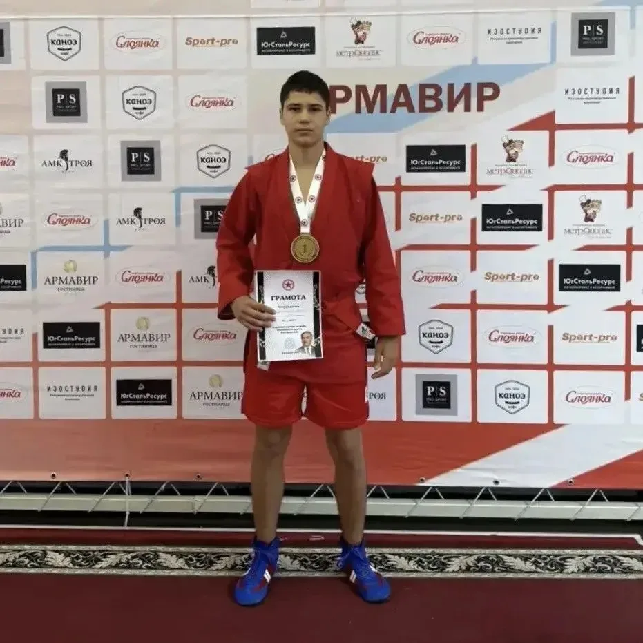 Ейский спортсмен победил на краевых соревнованиях по самбо