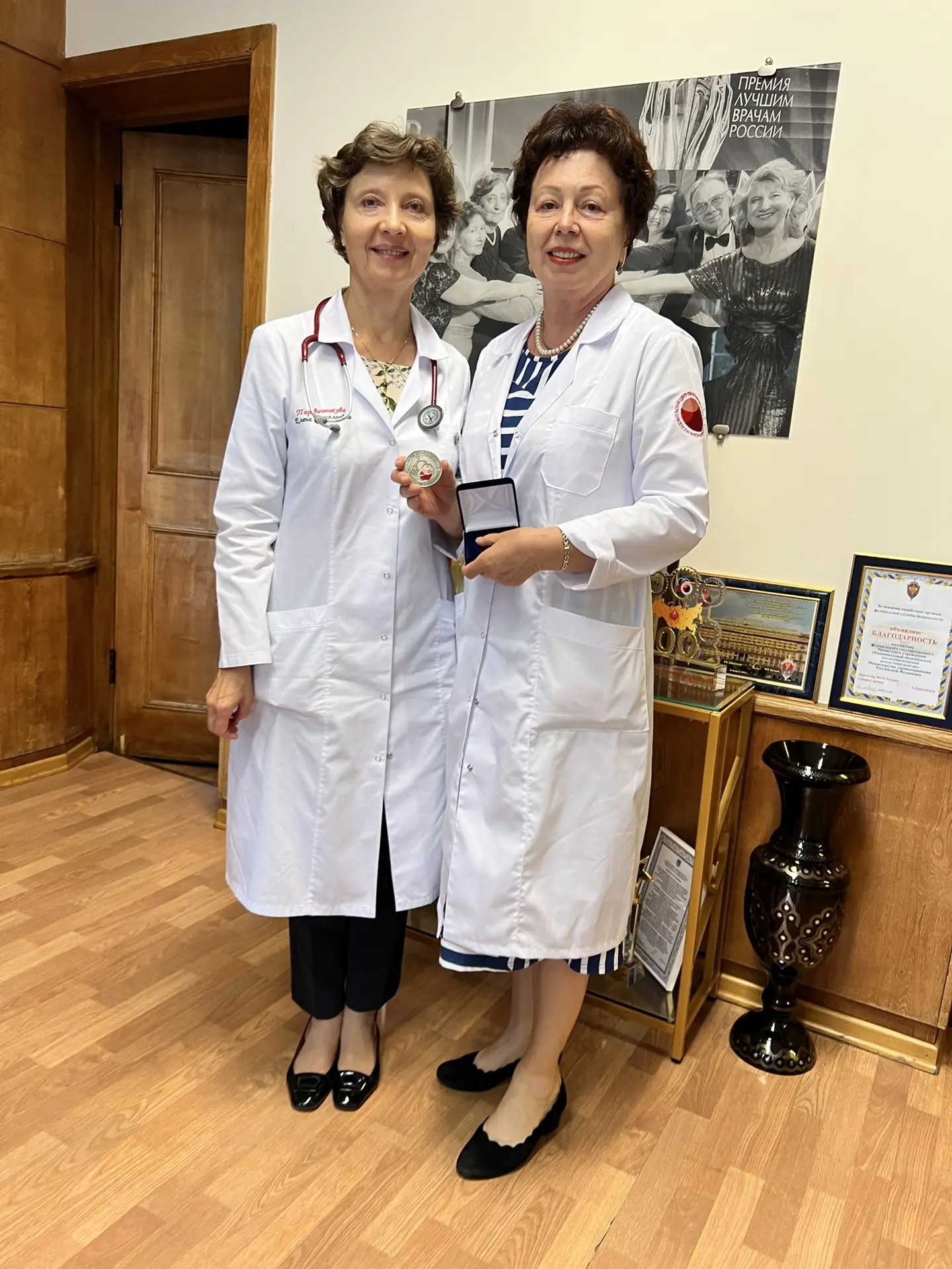🏥В НМИЦ гематологии Минздрава России  продолжается череда юбилейных награждений

📜На этой неделе в