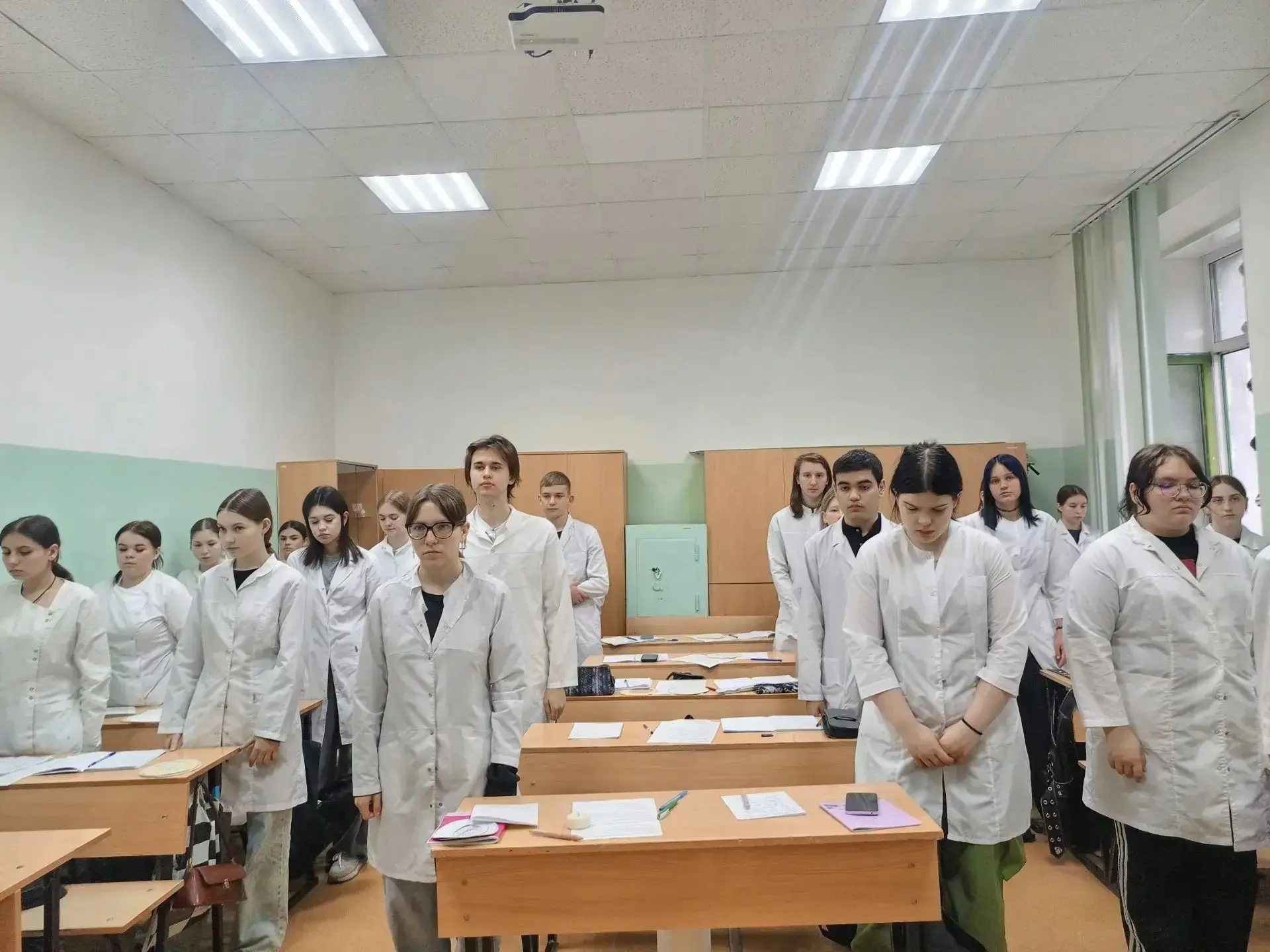 🕊️Минута тишины - минута памяти
22 июня в нашем колледже прошла минута молчания. Ровно в 13:15 во в