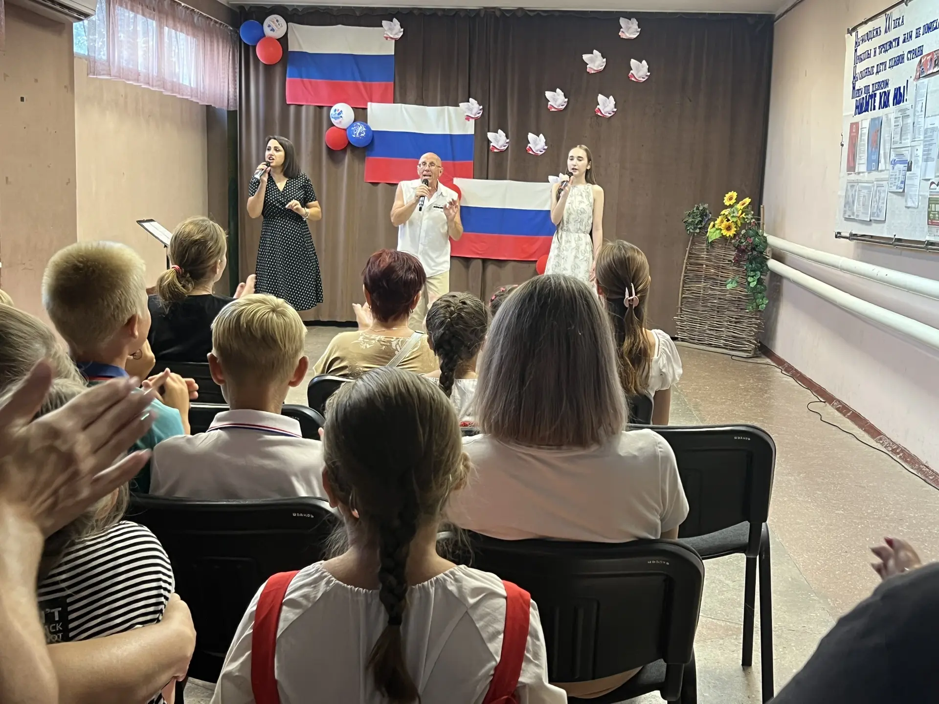 Сегодня в Доме культуры хутора Иванов прозвучала литературно-музыкальная композиция «На...