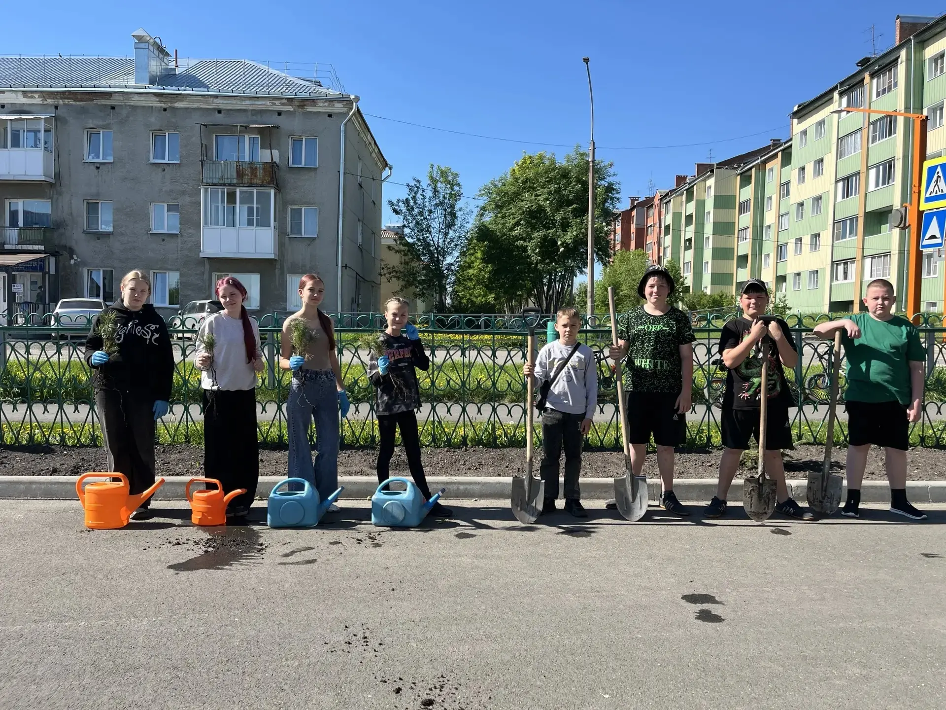 🌲 Живая память в каждом дереве

Сегодня наши ребята стали частью акции «Сад Памяти». Вместе мы выса