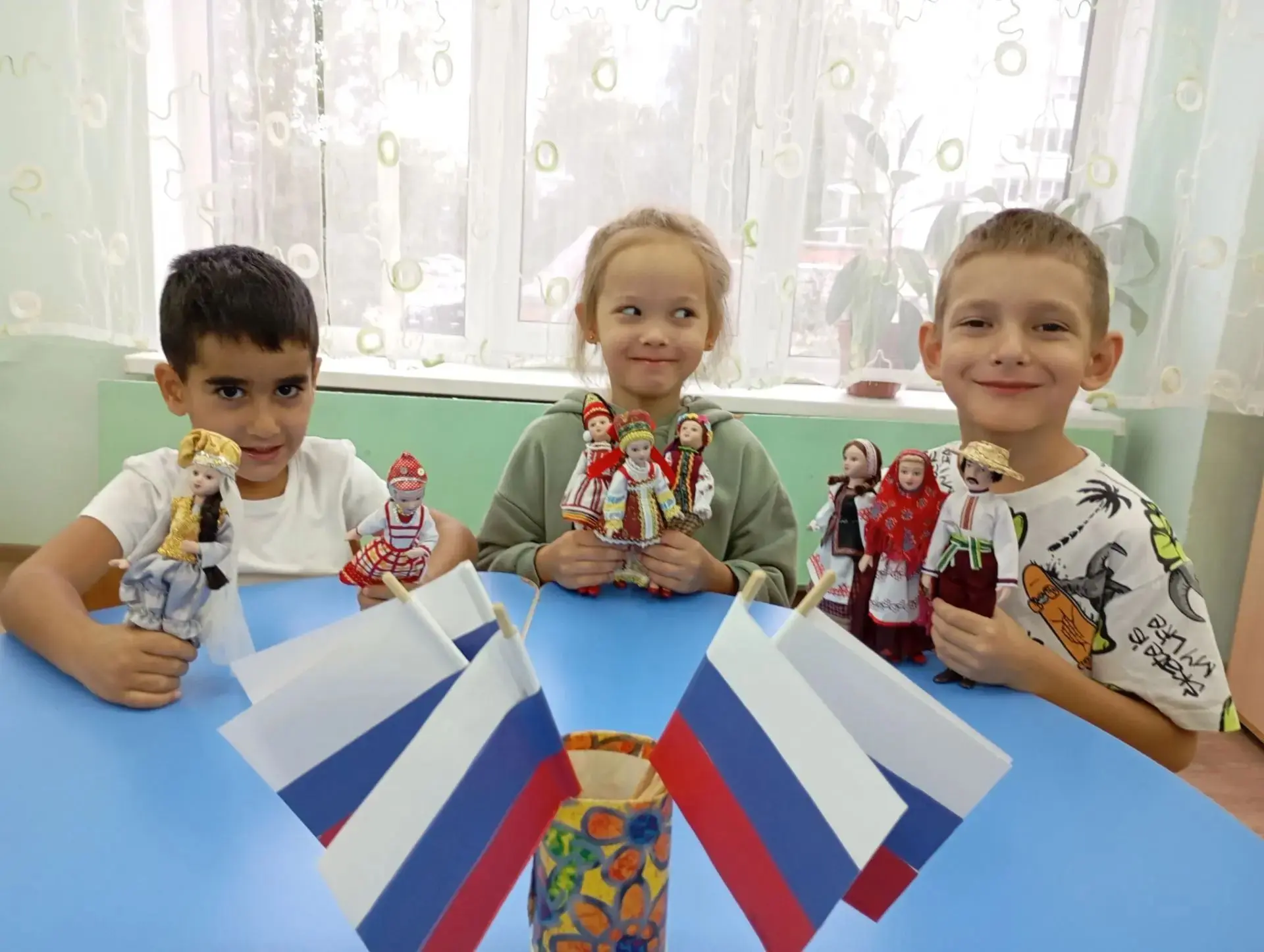 🇷🇺 В рамках тематической недели «Россия — Родина моя» в старшей группе N10, была пров...