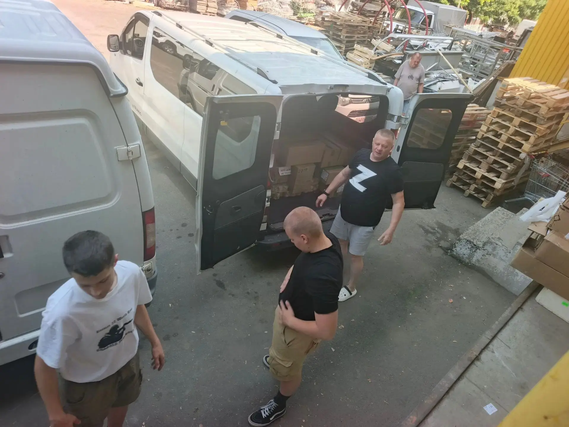 📦 Сегодня со склада в офис Фонда была доставлена новая партия гуманитарной помощи — пр...