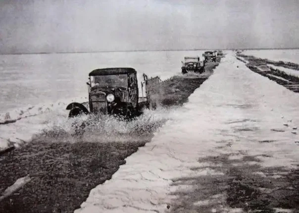 Тонкая нить между жизнью и смертью. Март 1942 года. По тающему, иссеченному трещинами л...