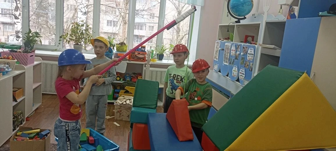 #ЦРРдетскийсад10 День игры Сегодня наша группа превратилась в настоящую стройку. Архитекторы, словно