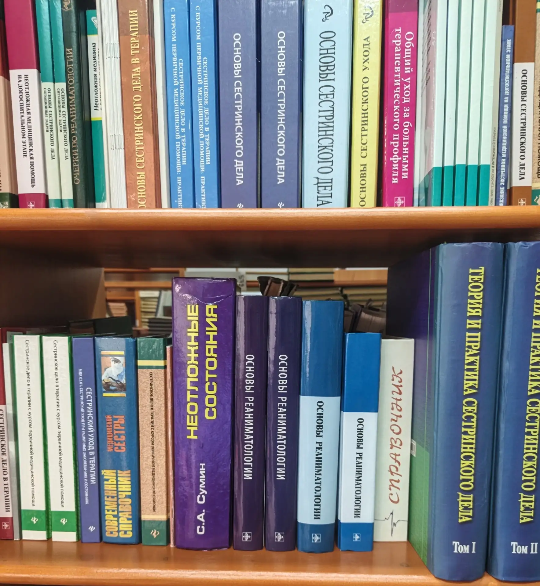 В библиотеке идет СДАЧА КНИГ 
НАПОМИНАЕМ, что вся имеющаяся на руках библиотечная литература должна 