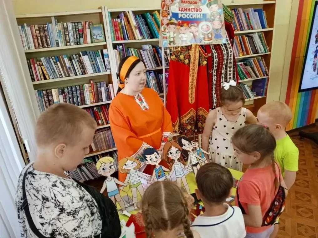 🇷🇺 День России в Городской библиотеке № 1 им. В. О. Ключевского 🇷🇺

В честь Дня России Городская