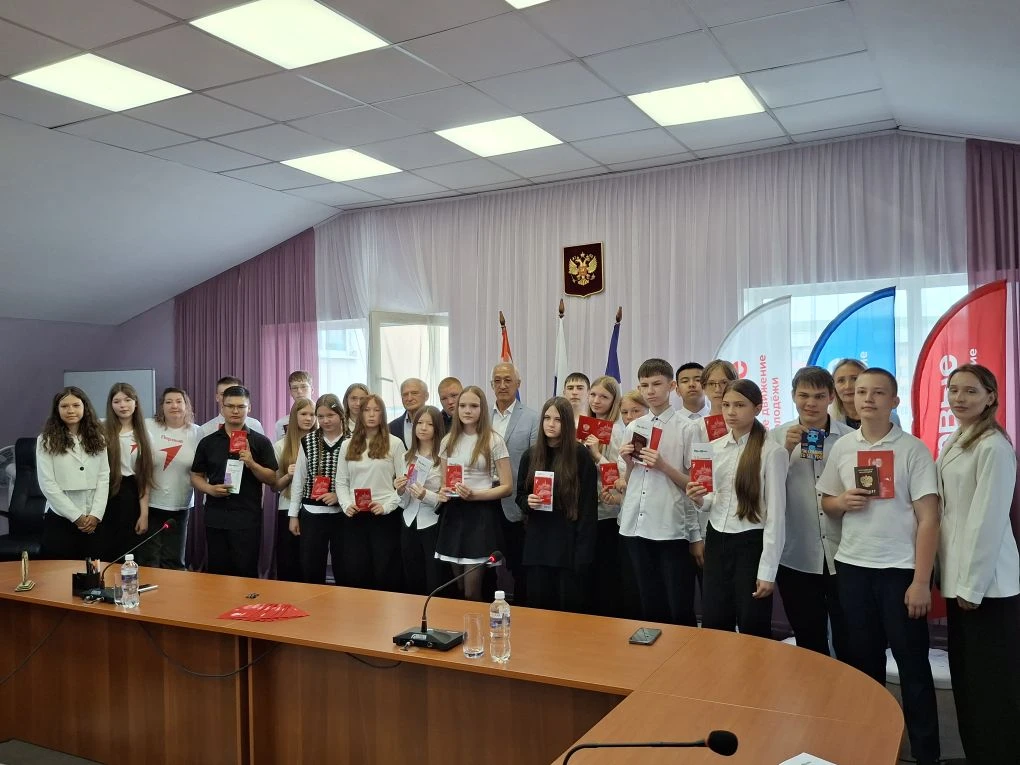 ✔ Мы — граждане России! 🇷🇺 
В преддверии Дня России в администрации г.Свирска прошла церемония вру