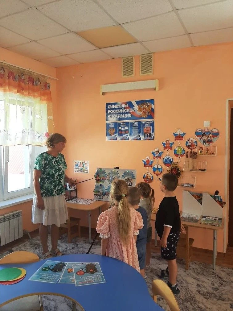 В группе компенсирующей направленности прошло образовательное занятие на тему "Я пешехо...