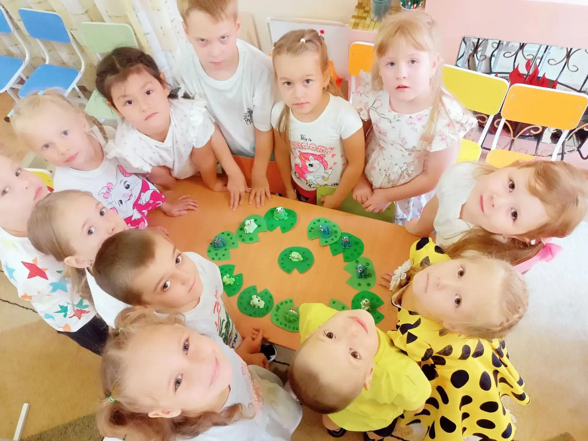 С большим желанием посещают ребята кружок "Нейролепка: Умные пальчики".