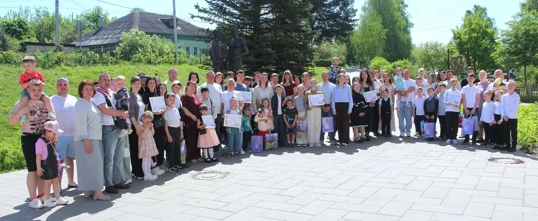 💫17 мая в Полотняном Заводе состоялось торжественное мероприятие, посвящённое празднов...