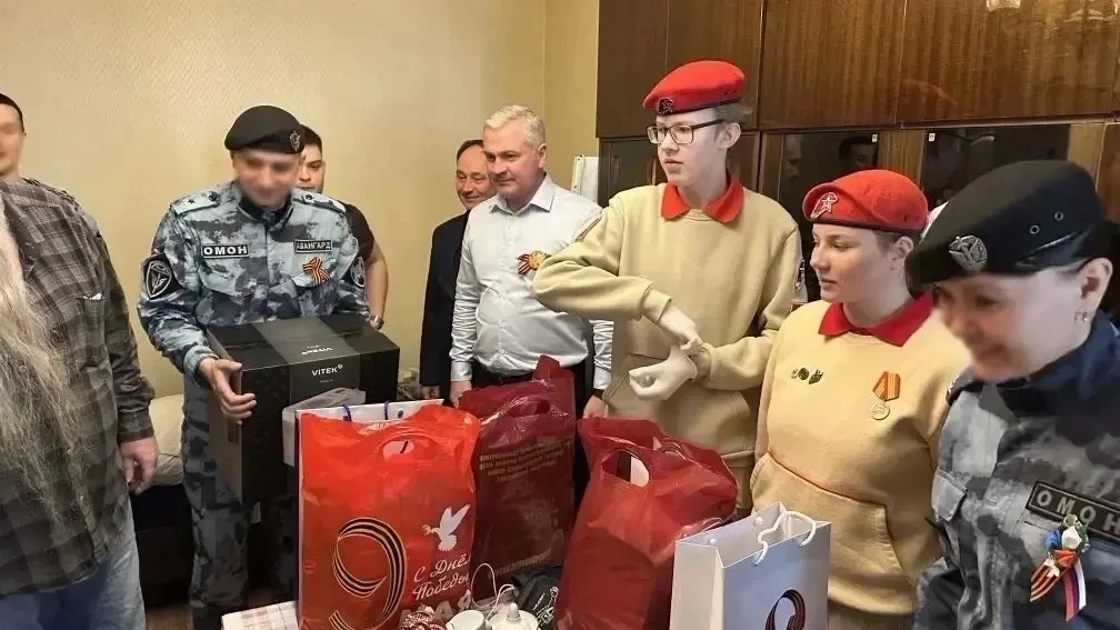 «Парад у дома ветерана»  🇷🇺 6 мая 2026 года ученики и педагоги нашего округа стали частью важного со