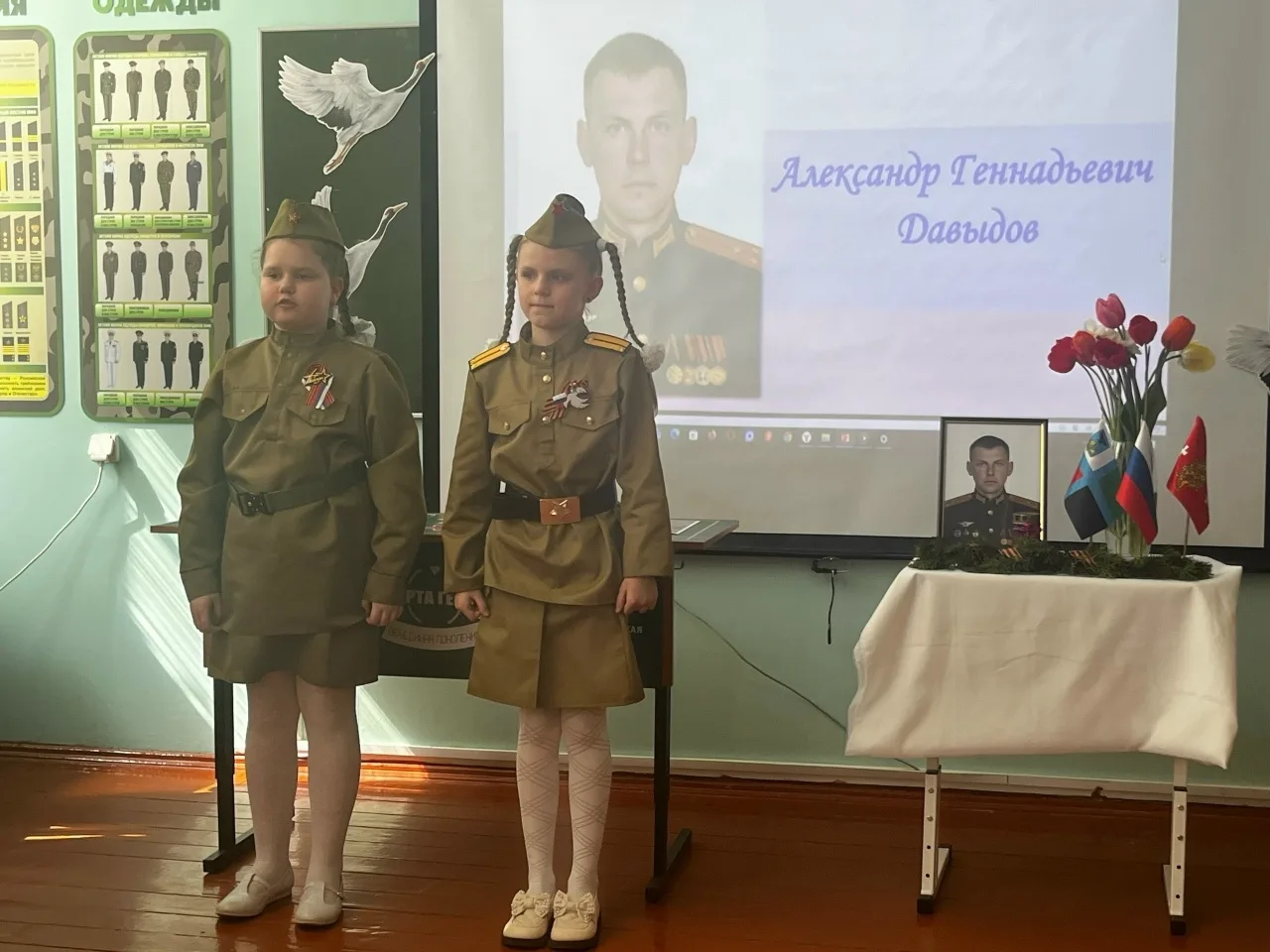 🎗Парта Героя🎗  🏵Сегодня в нашей школе произошло по-настоящему трогательное и важное событие — мы отк
