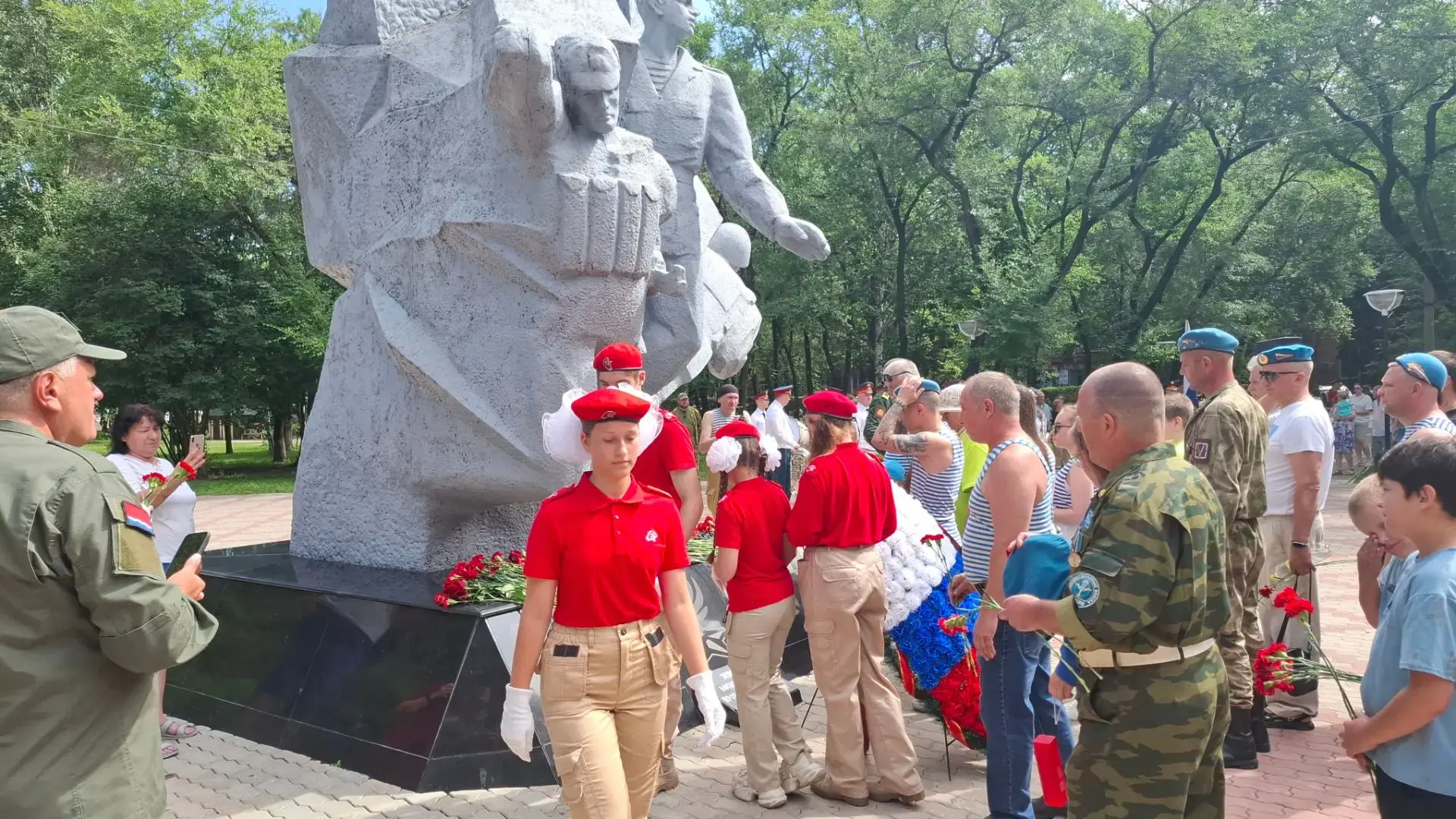 Рубрика «Знай наших!»
 Наши юнармейцы — на митинге ко Дню ВДВ! 
2 августа — День Воздушно-десантных 
