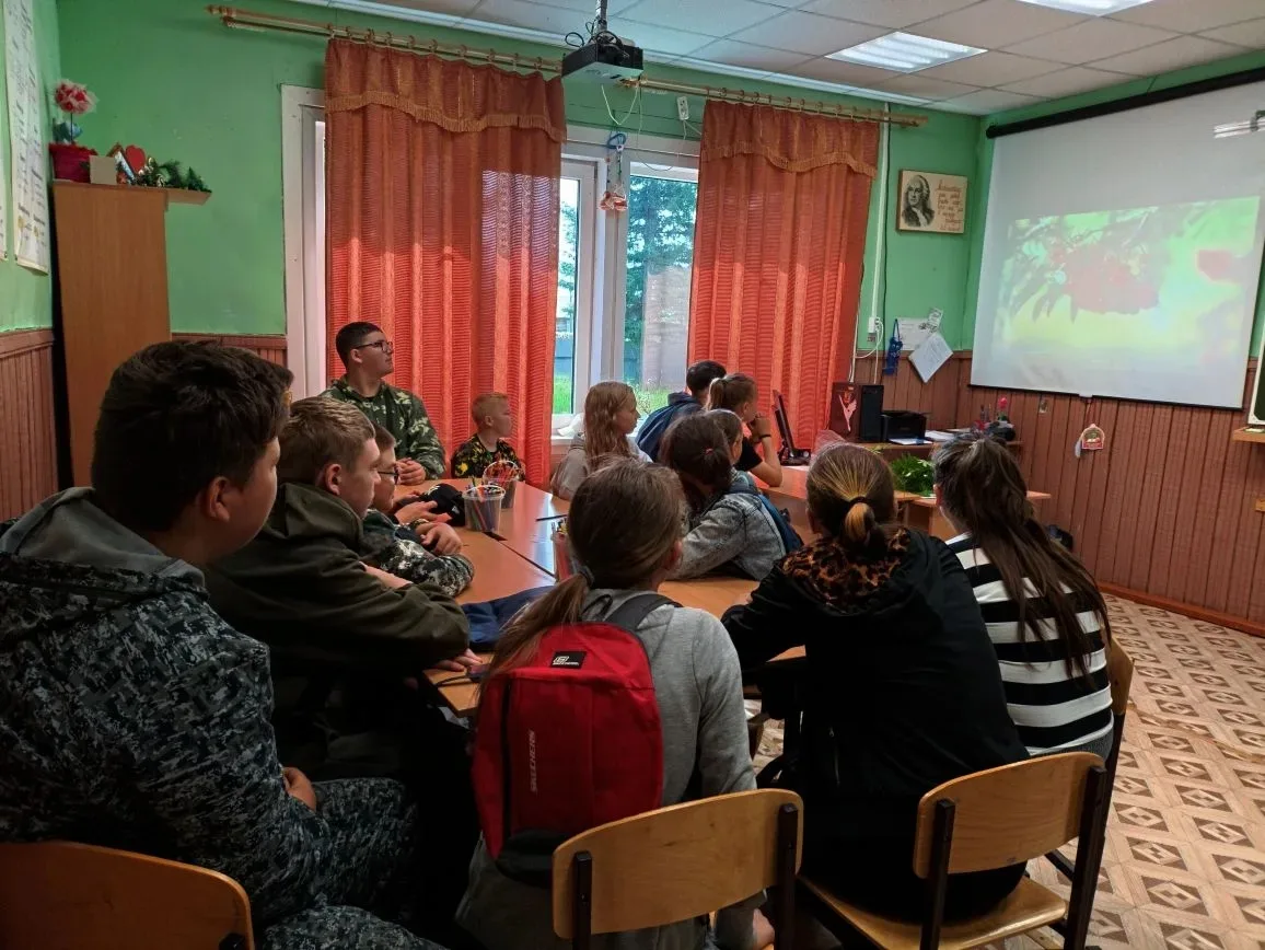 Сегодня участники "Зеленого патруля" беседовали о рябине. Рябина — это удивительное дерево, которое 