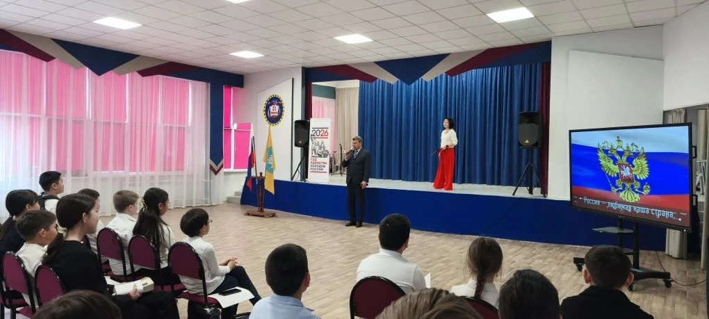 🏫В минувшую пятницу в нашей школе царила особая атмосфера — воздух был буквально пропитан азартом, и