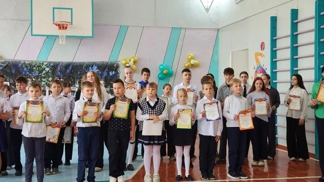 В нашей школе прошла торжественная церемония «Звёздная россыпь», посвящённая завершению учебного год