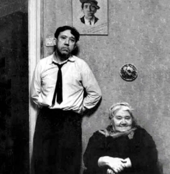 Юрий Никулин с мамой Лидией Ивановной.

Сделано в СССР - подписаться